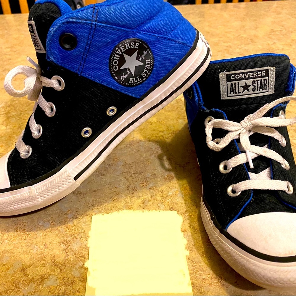 Converse Kids' Chuck Taylor All Star Axel Mid Top Sneaker